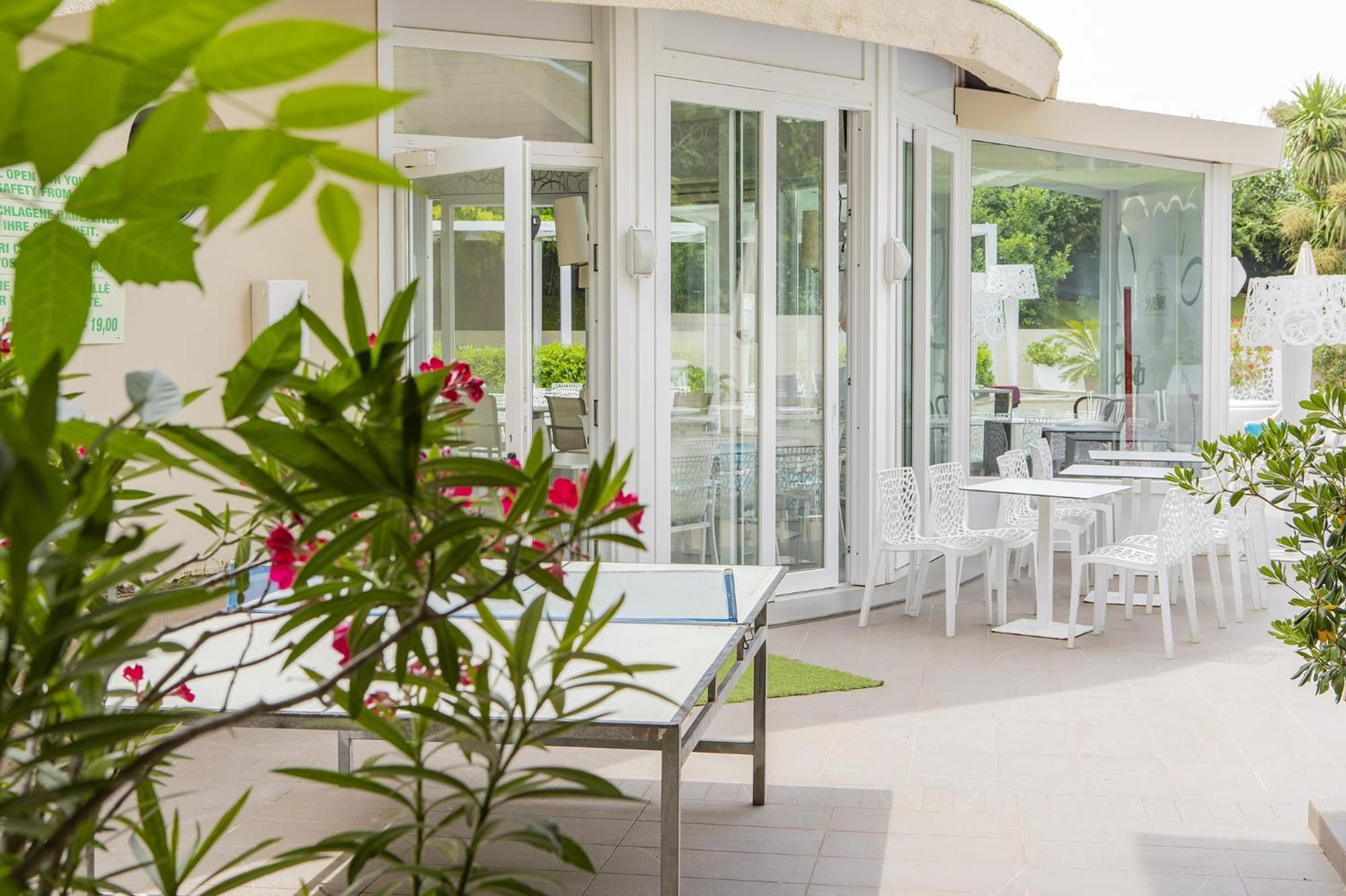 Hotel Pacific Cattolica Exterior foto